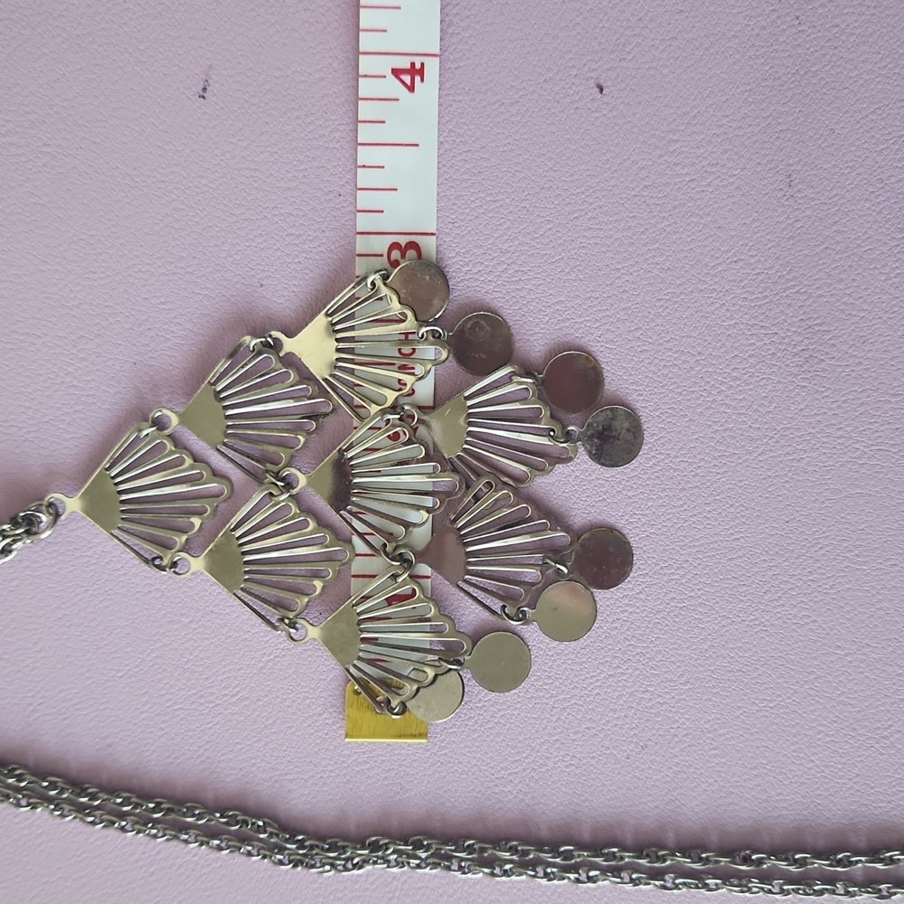 Silver shell pattern necklace - Picture 8 of 8